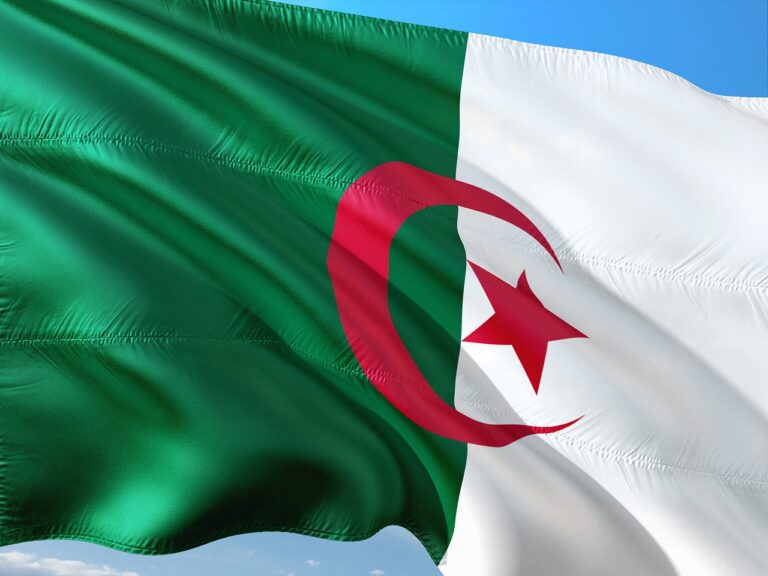 Être Algérien: un avantage pour obtenir des papiers français ?